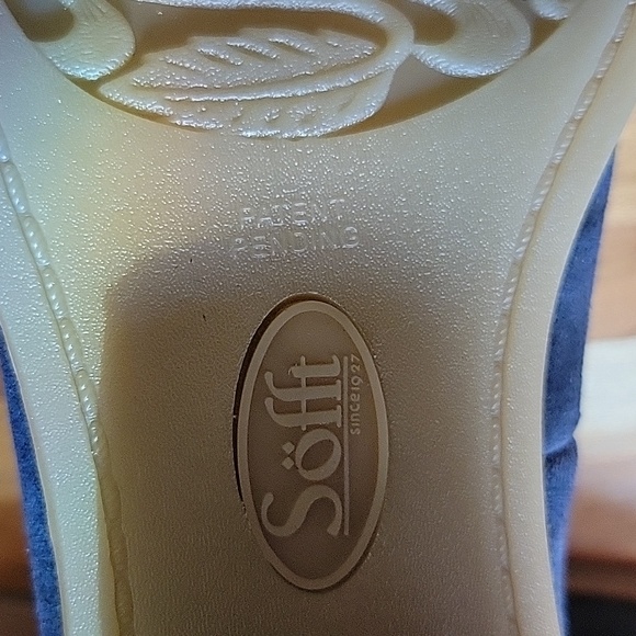 Size 6M Blue Suede Pumps - Picture 2 of 2